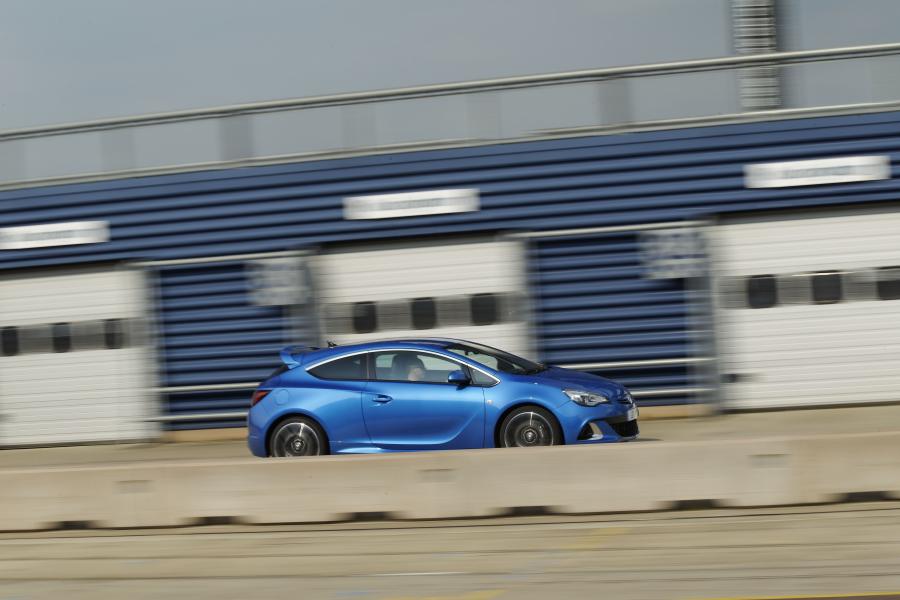  Vauxhall Astra VXR 2012 года  (фото 35 из 274)